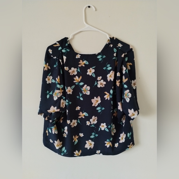 Floral button up shirt sleeved shirt - Picture 2 of 3